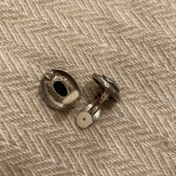 Black and silver vintage clip on earrings FREE with PuRCHaSE!! - Picture 3 of 3